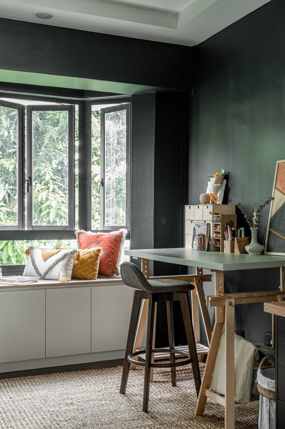 Scandinavian Workstation with Bay Window and Desk