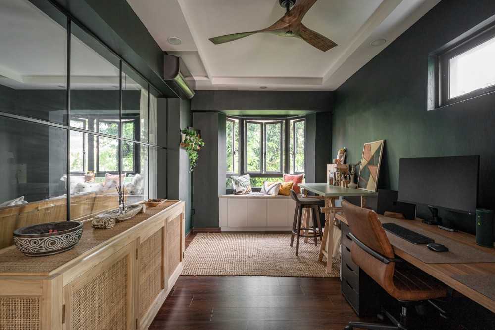 Scandinavian Workstation with Bay Window and Desk Chairs