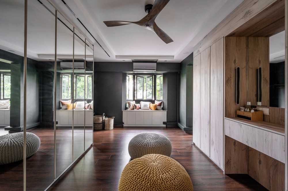 Scandinavian Walk-in Wardrobe with Mirror and Bay Window