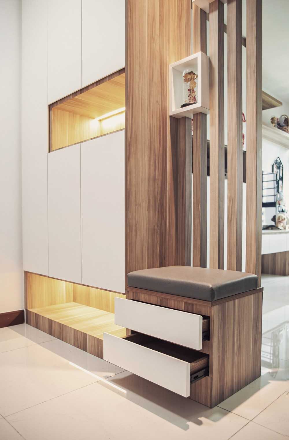 Scandinavian Entryway with Seating Bench and Shoe Rack