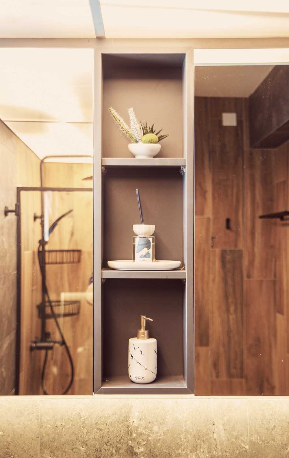 Scandinavian Bathroom with Wood Flooring and Mirror