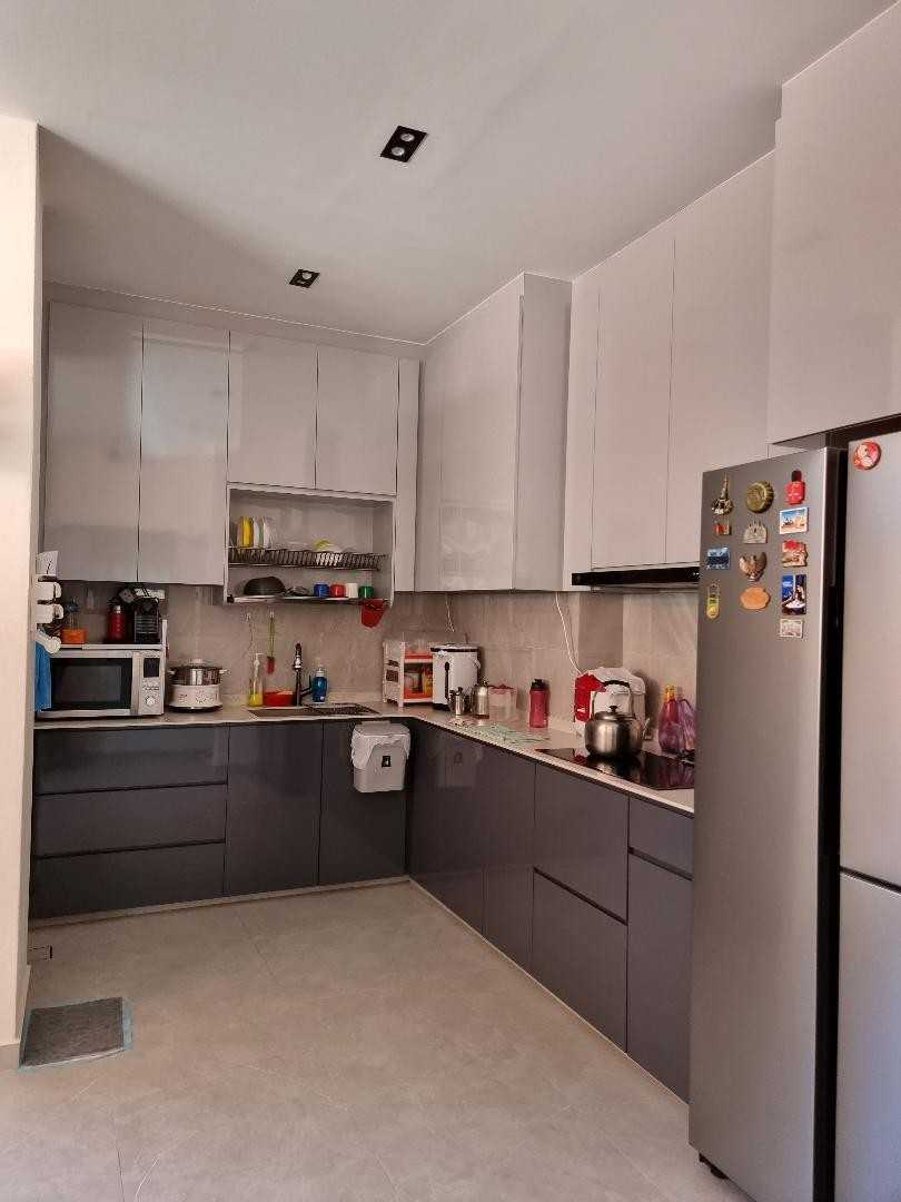 Eclectic Kitchen with Countertop and Homogeneous Tiles