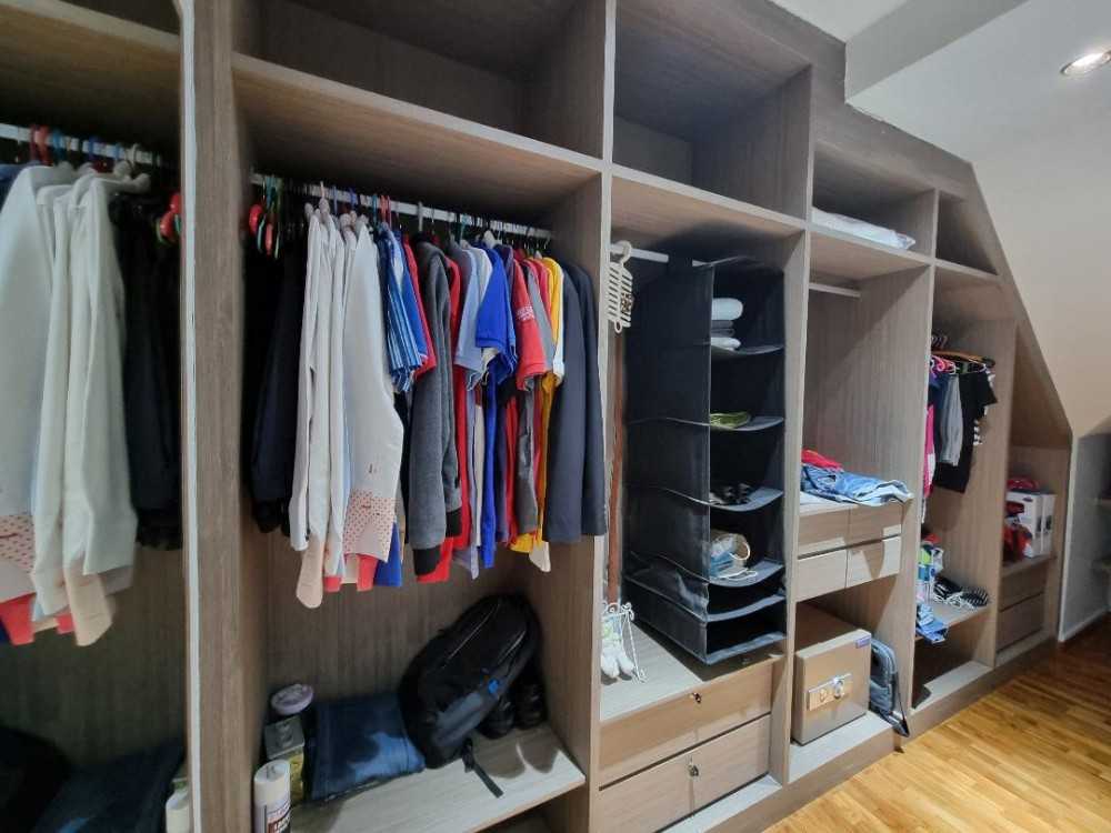 Eclectic Walk-in Wardrobe with Wardrobe and Sliding Wardrobe