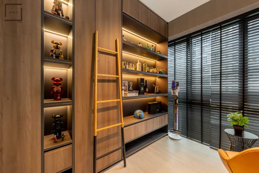 Contemporary Home Office with Bookshelf and Storage Cabinets