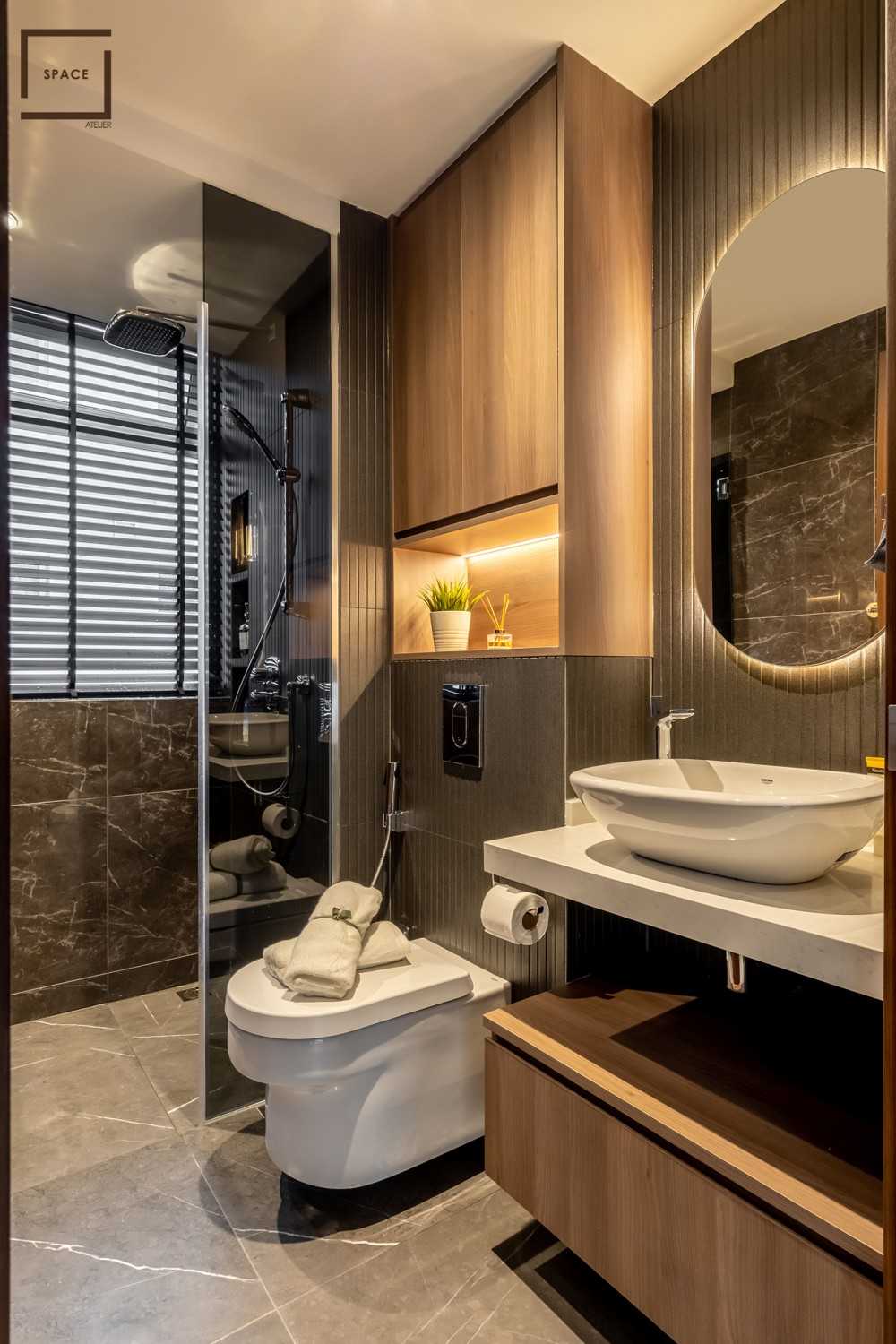 Contemporary Bathroom with Mirror and Shower Screen
