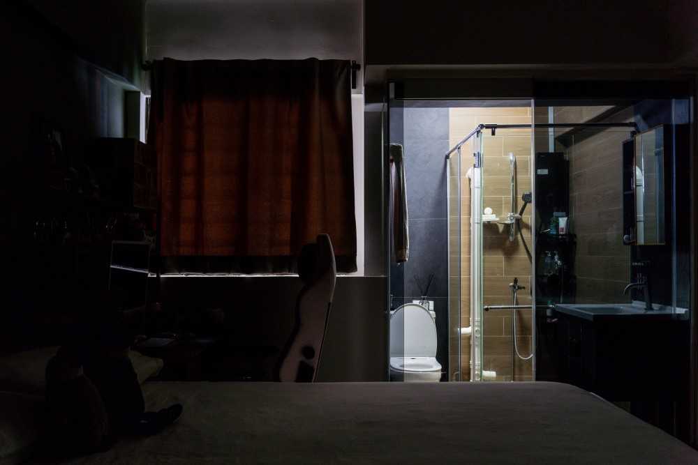 Contemporary Bathroom with Bathroom Accessories and Tiles