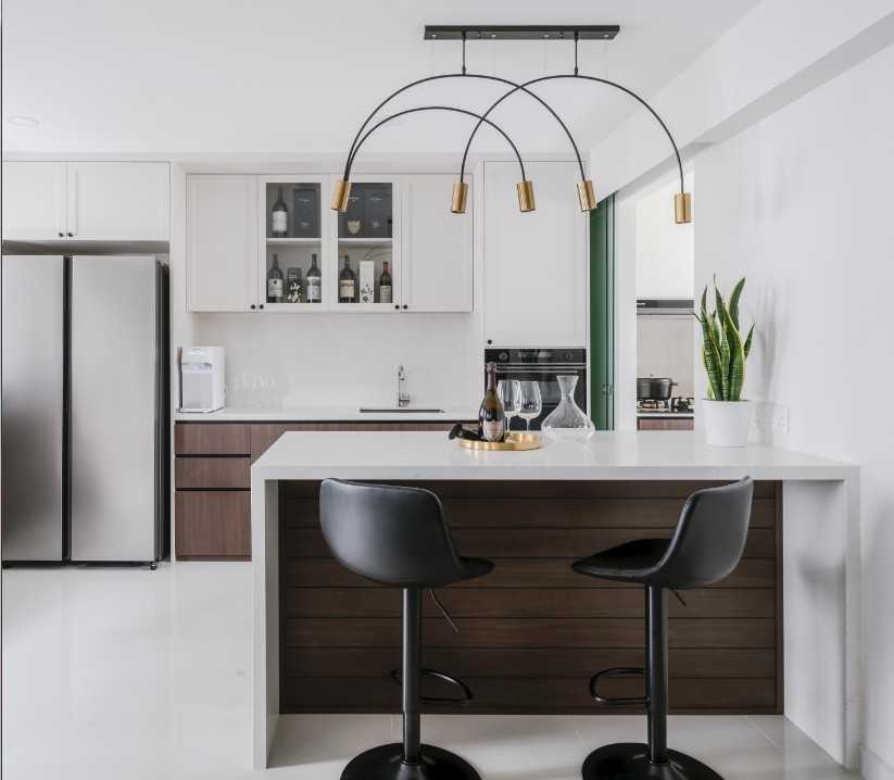 Contemporary Kitchen with Homogeneous Tiles and Kitchen Island