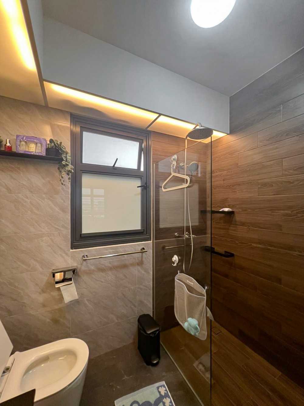Scandinavian Bathroom with Feature Wall and Window Grille