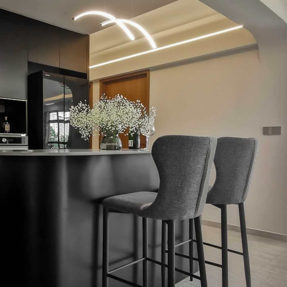 Contemporary Kitchen with Kitchen Island and Open Kitchen