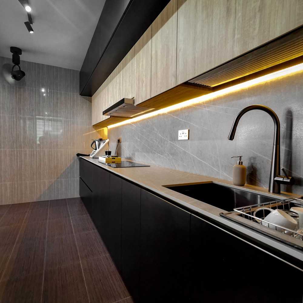Contemporary Kitchen with Open Kitchen and Kitchen Backsplash