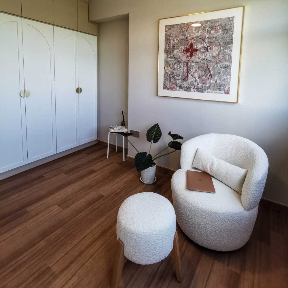 Contemporary Bedroom with Vinyl Flooring and Wardrobe
