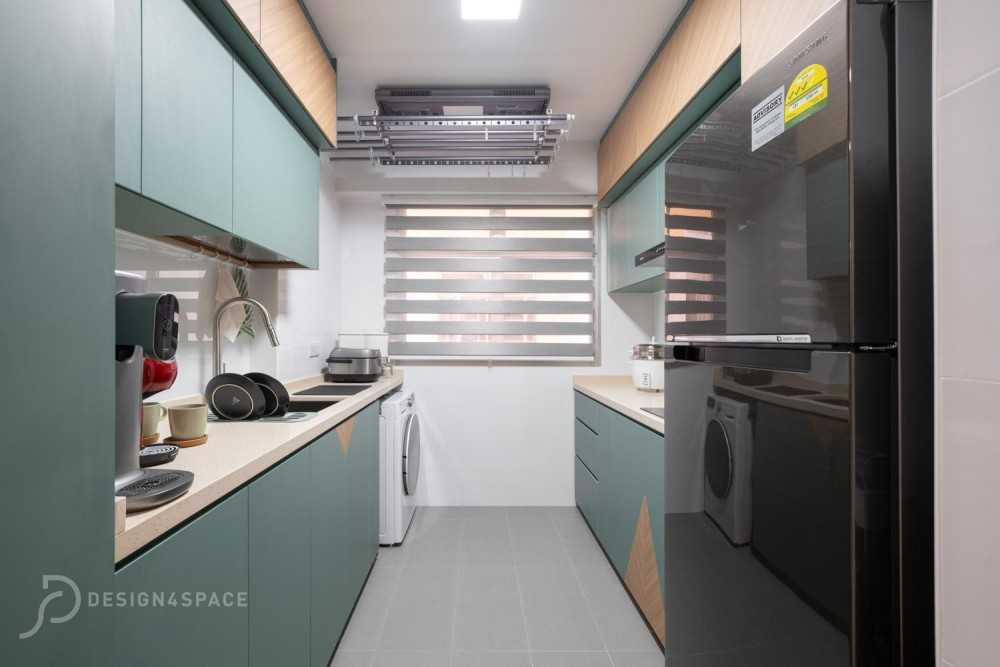 Scandinavian Kitchen with Homogeneous Tiles and Kitchen Island
