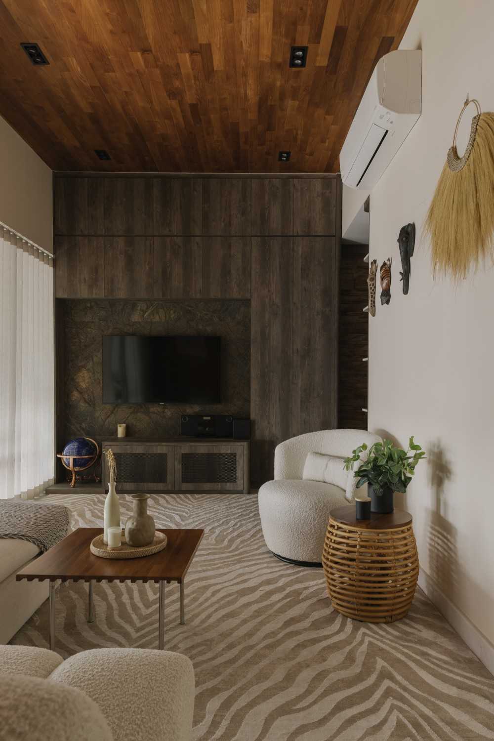 Minimalist Living Room with Feature Wall and Artwork