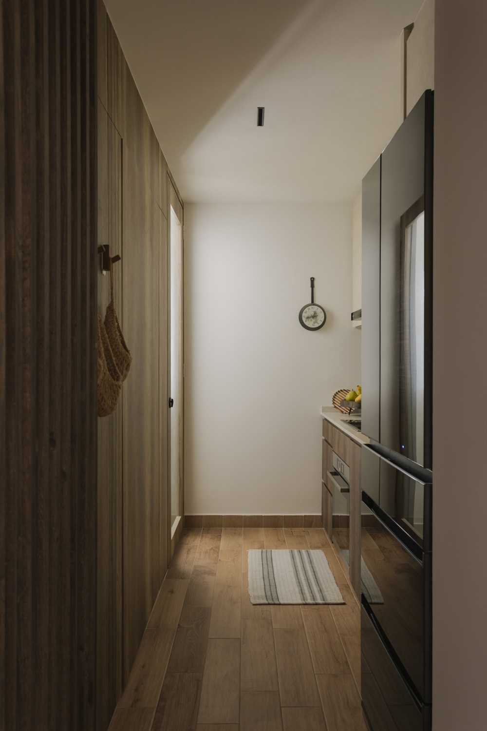 Minimalist Kitchen with Wood Flooring and Kitchen Island