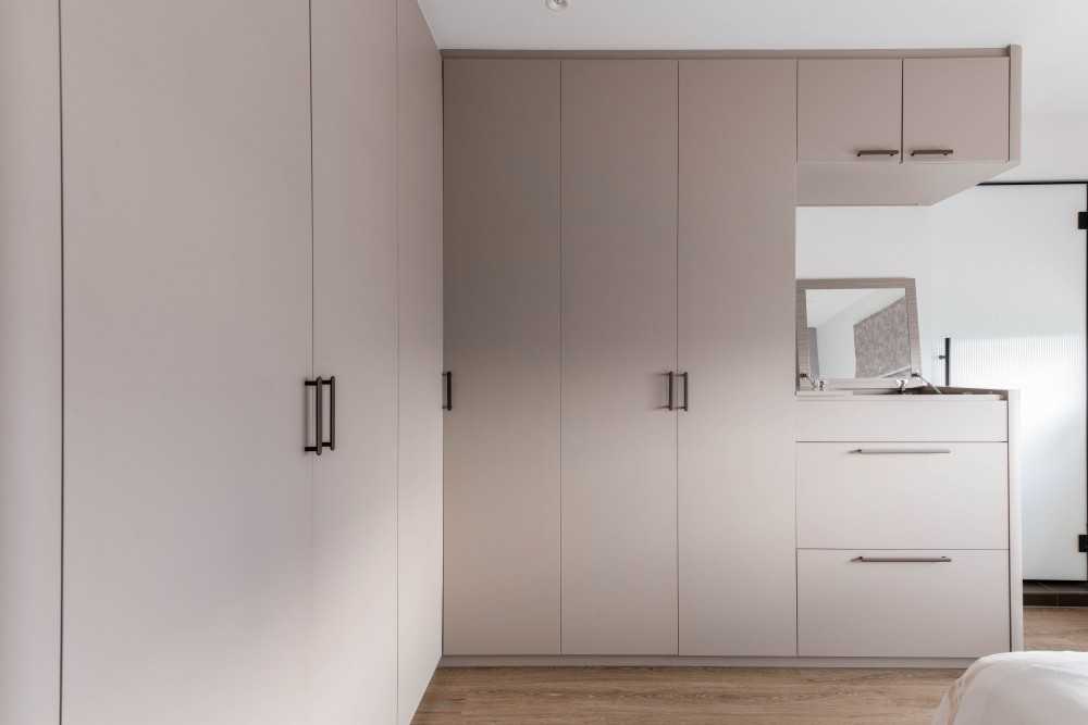 Scandinavian Bedroom with Closet and Flooring