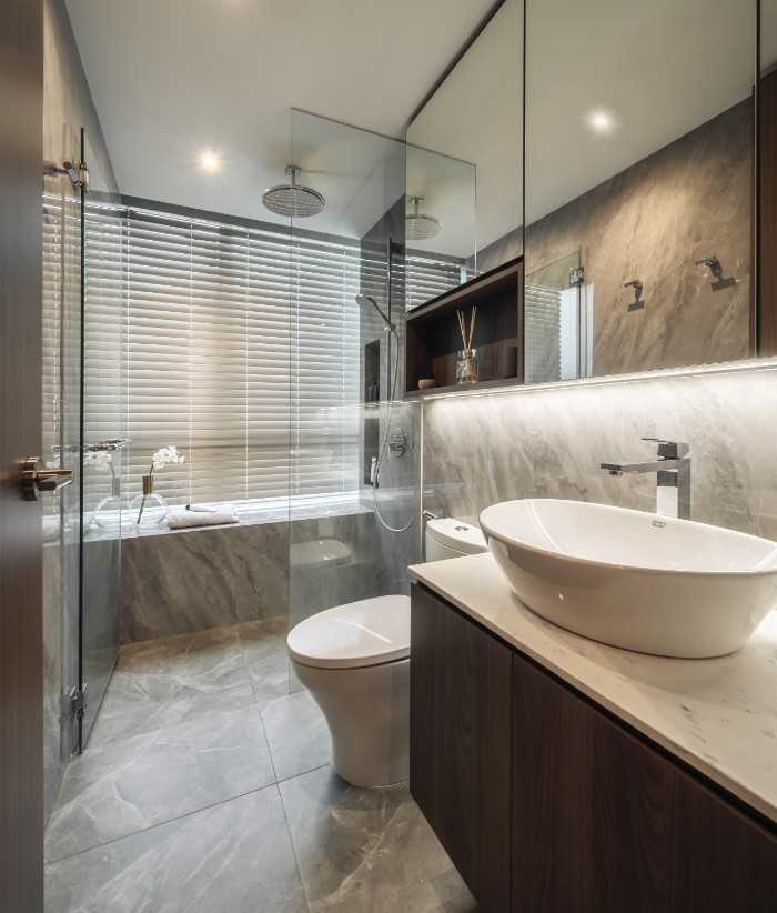 Contemporary Bathroom with Countertop and Homogeneous Tiles