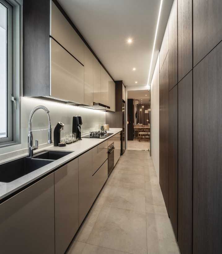 Contemporary Kitchen with Countertop and Homogeneous Tiles