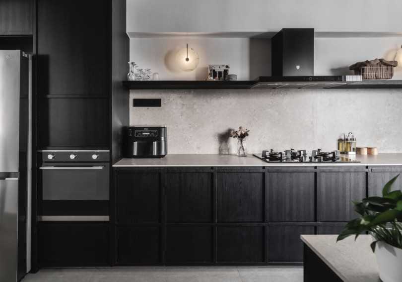 Minimalist Kitchen with Countertop and Homogeneous Tiles