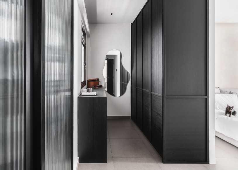 Minimalist Bedroom with Homogeneous Tiles and Mirror