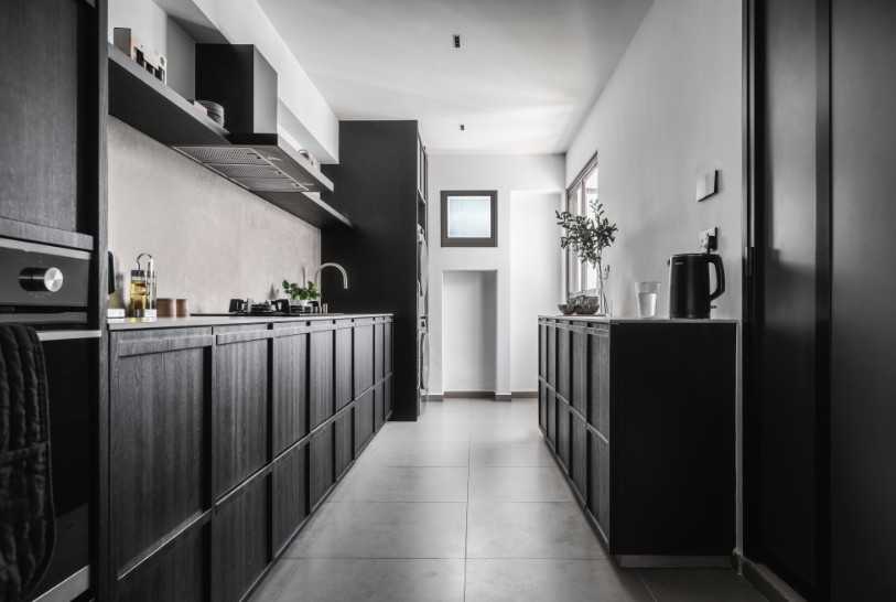 Minimalist Kitchen with Countertop and Homogeneous Tiles