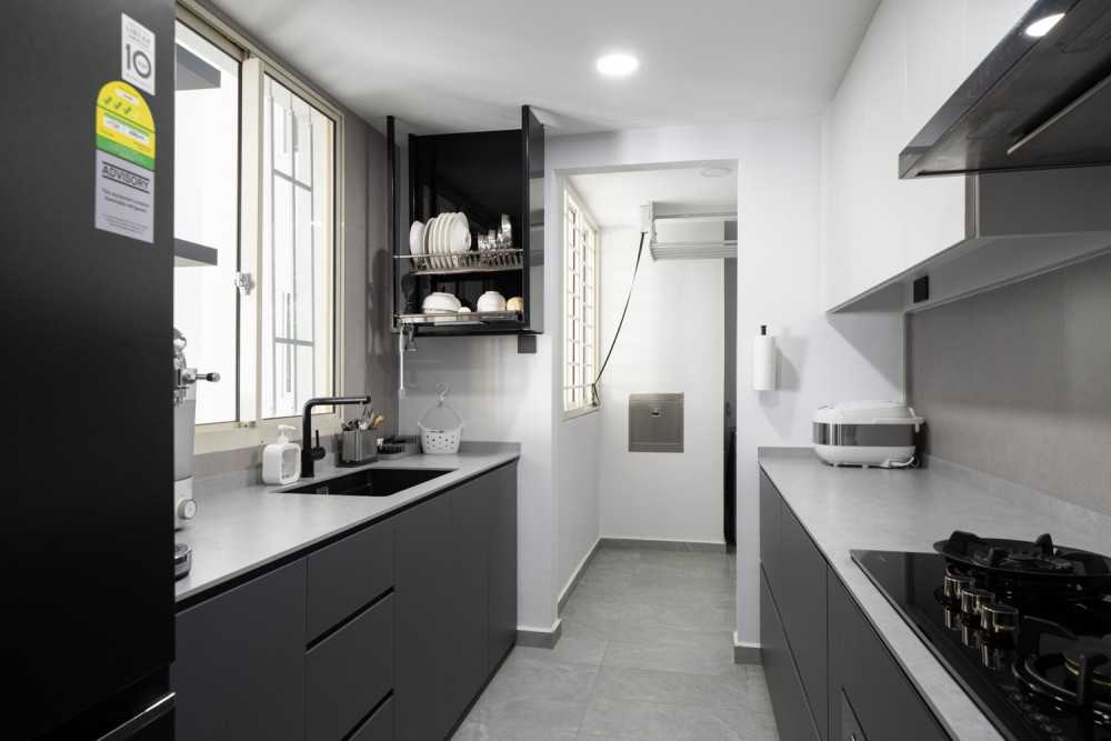 Modern Kitchen with Vinyl Flooring and Open Kitchen