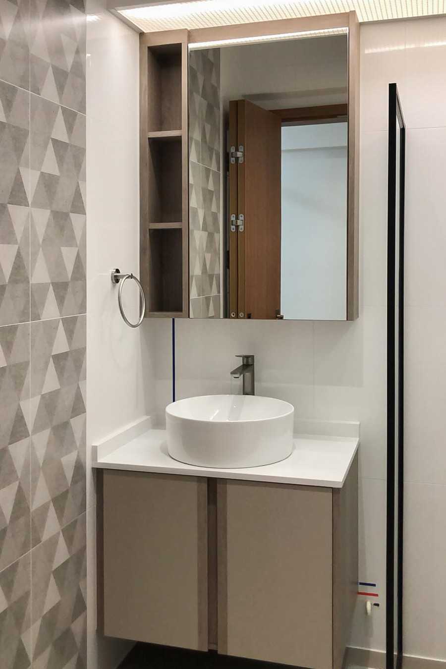 Scandinavian Bathroom with Mirror and Bathroom Storage