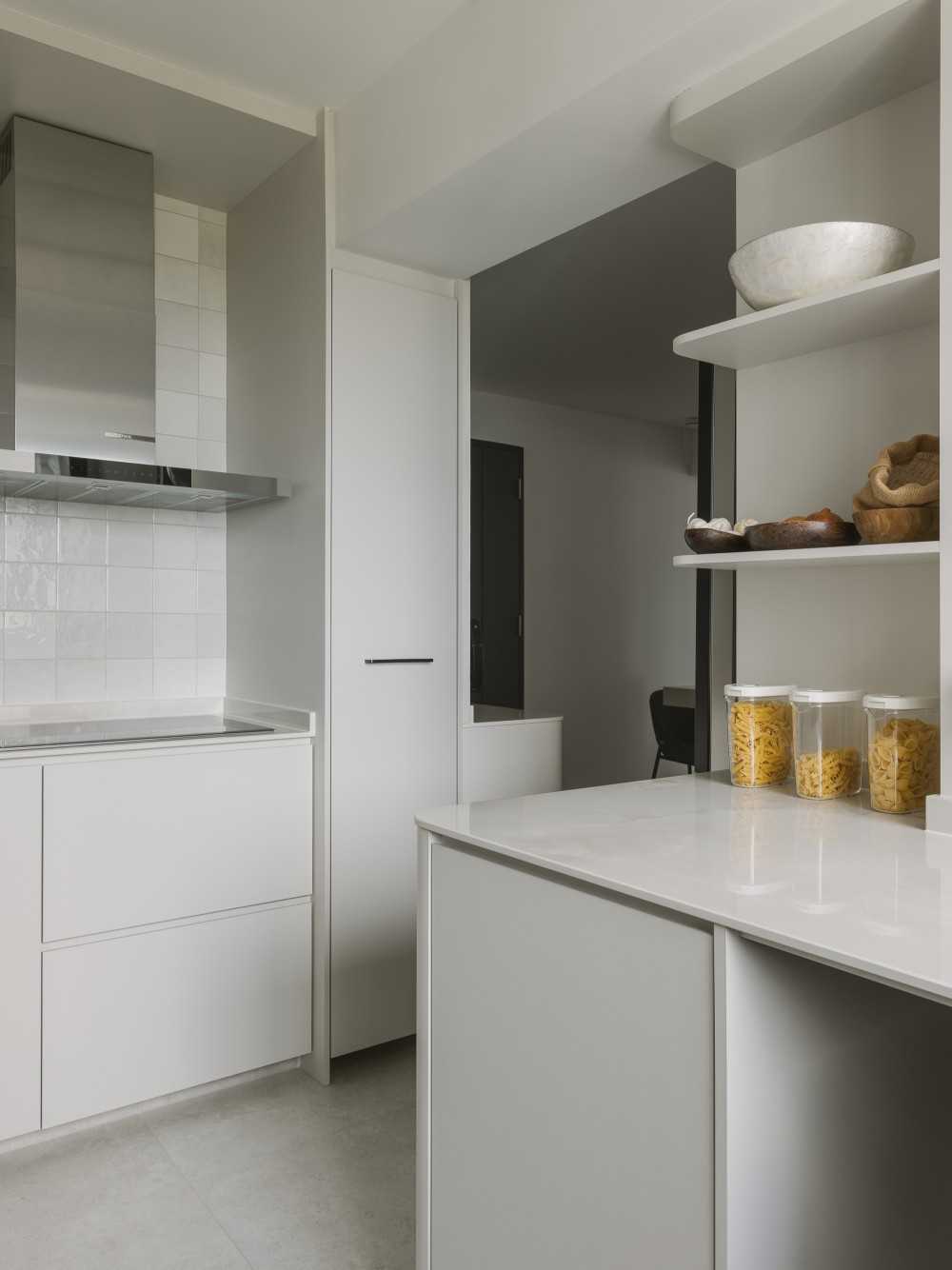 Modern Kitchen with Kitchen Island and Breakfast Counter