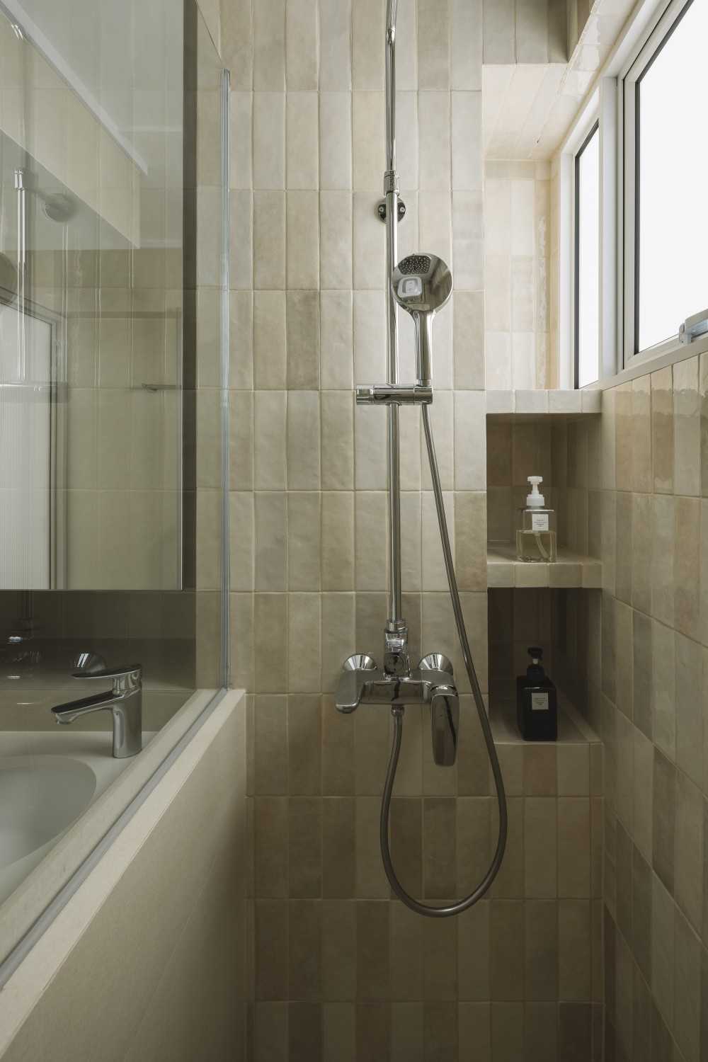 Modern Bathroom with Shower Screen and Bathroom Storage