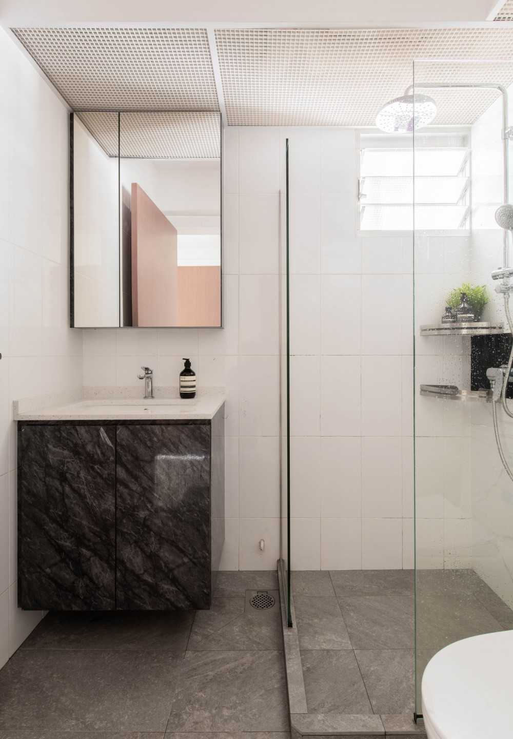 Modern Bathroom with Mirror and Bathroom Mirrors