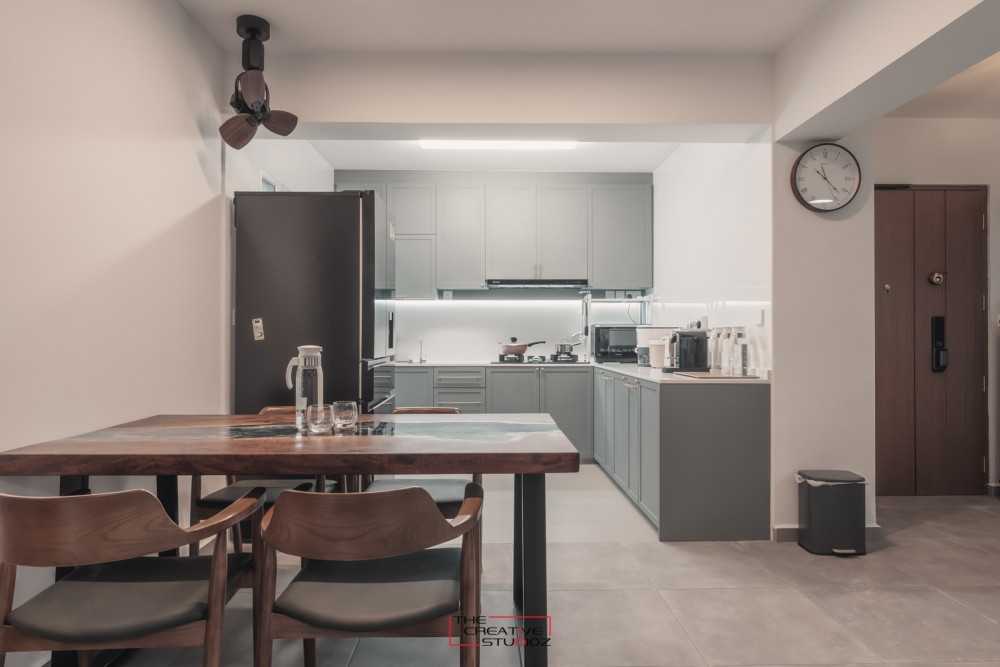 Modern Kitchen with Open Kitchen and Kitchen Backsplash