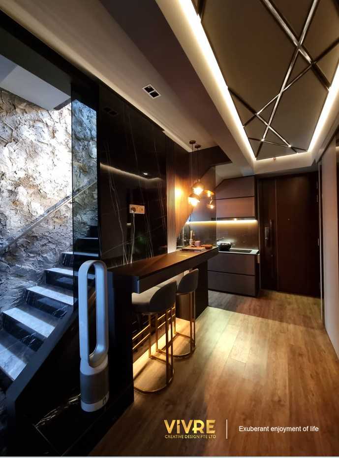 Modern Home Bar with Countertop and Bar Counter