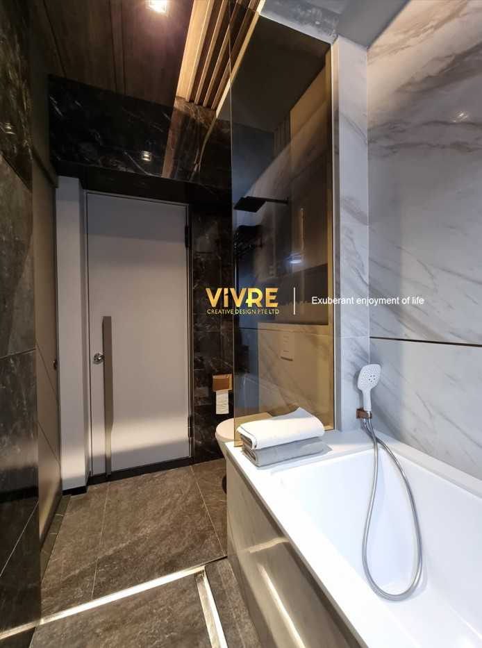 Modern Bathroom with Bathtub and Showers