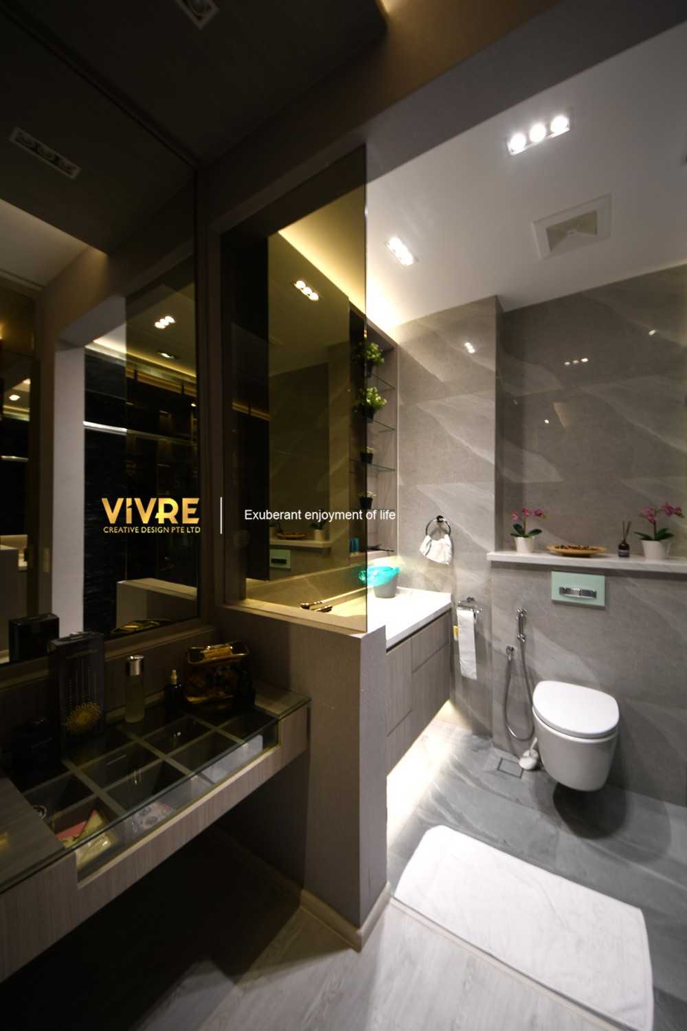 Modern Bathroom with Herringbone Tiling and Parquet Floor