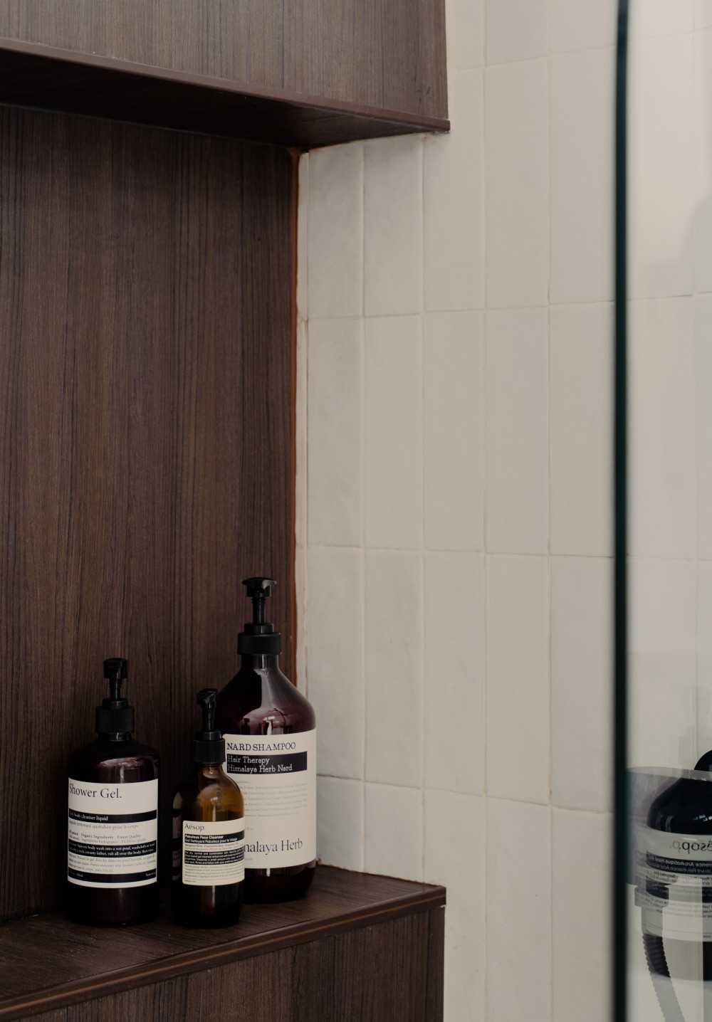 Minimalist Bathroom with Countertop and Bathroom Accessories