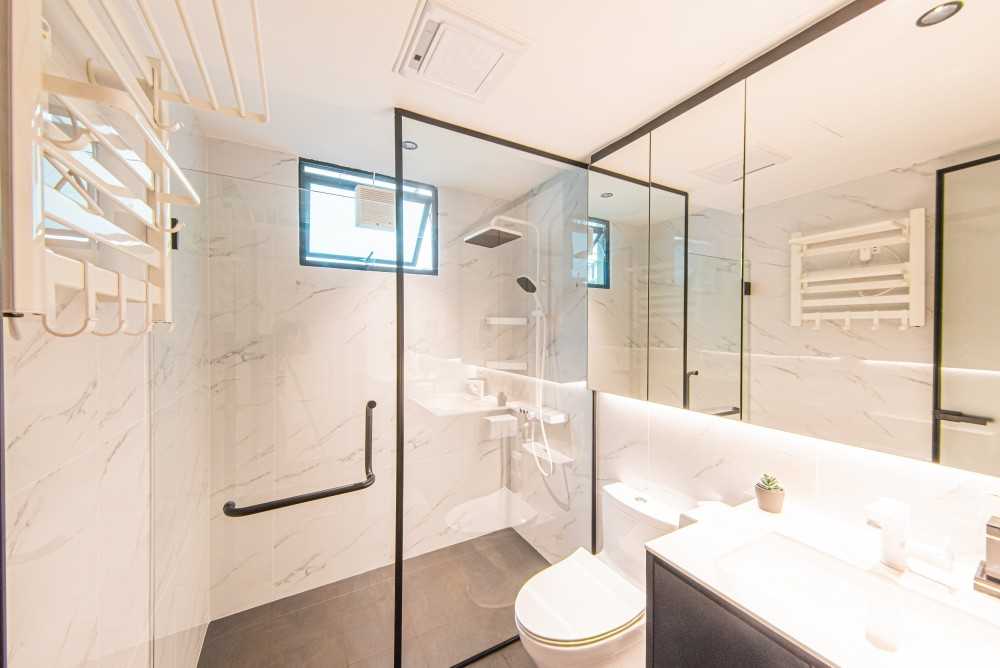Modern Bathroom with Mirror and Shower Screen