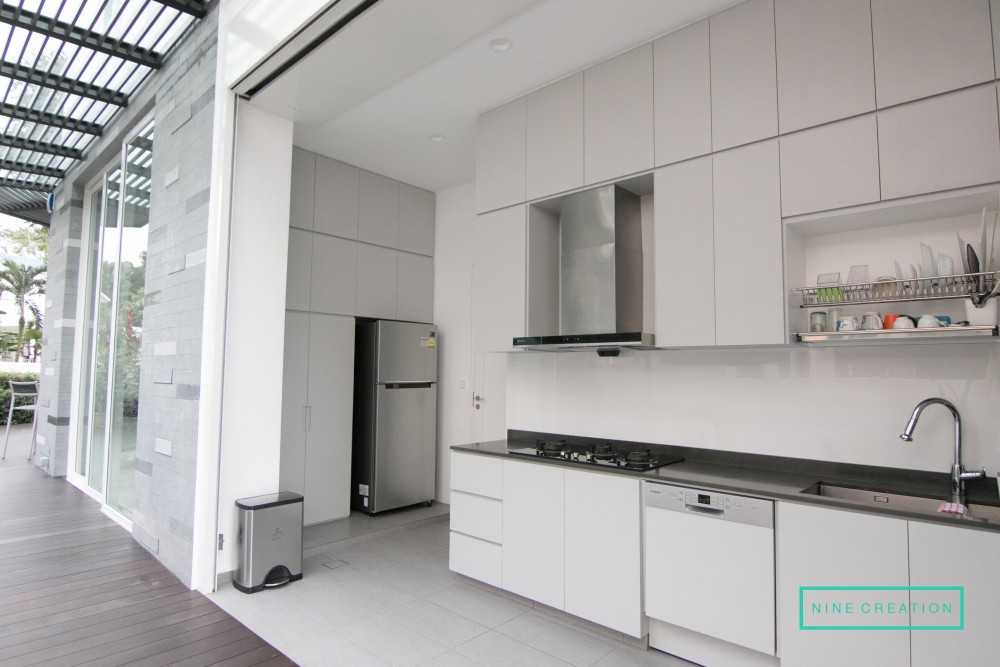 Contemporary Kitchen with Kitchen Island and Cupboard