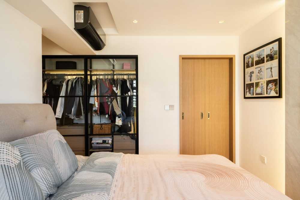 Modern Bedroom with Homogeneous Tiles and Drop Ceiling