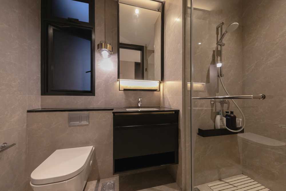 Modern Bathroom with Mirror and Shower Screen