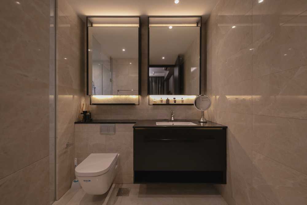 Modern Bathroom with Mirror and Shower Screen
