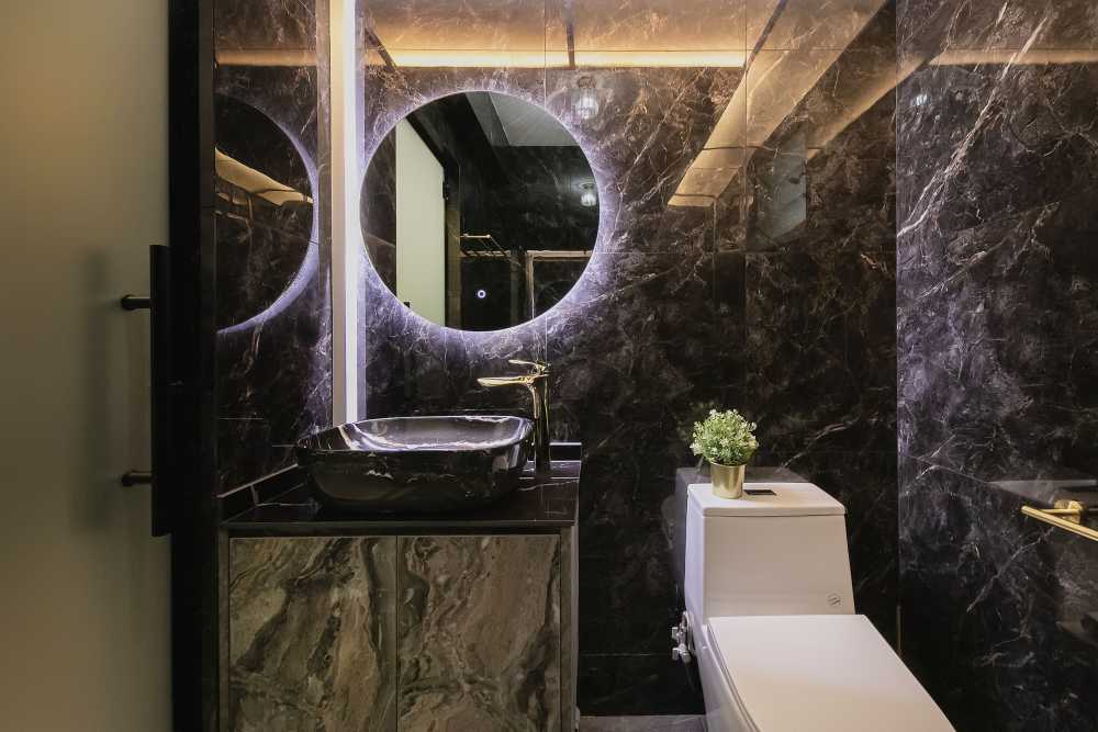 Modern Bathroom with Shower Screen and Rainshower