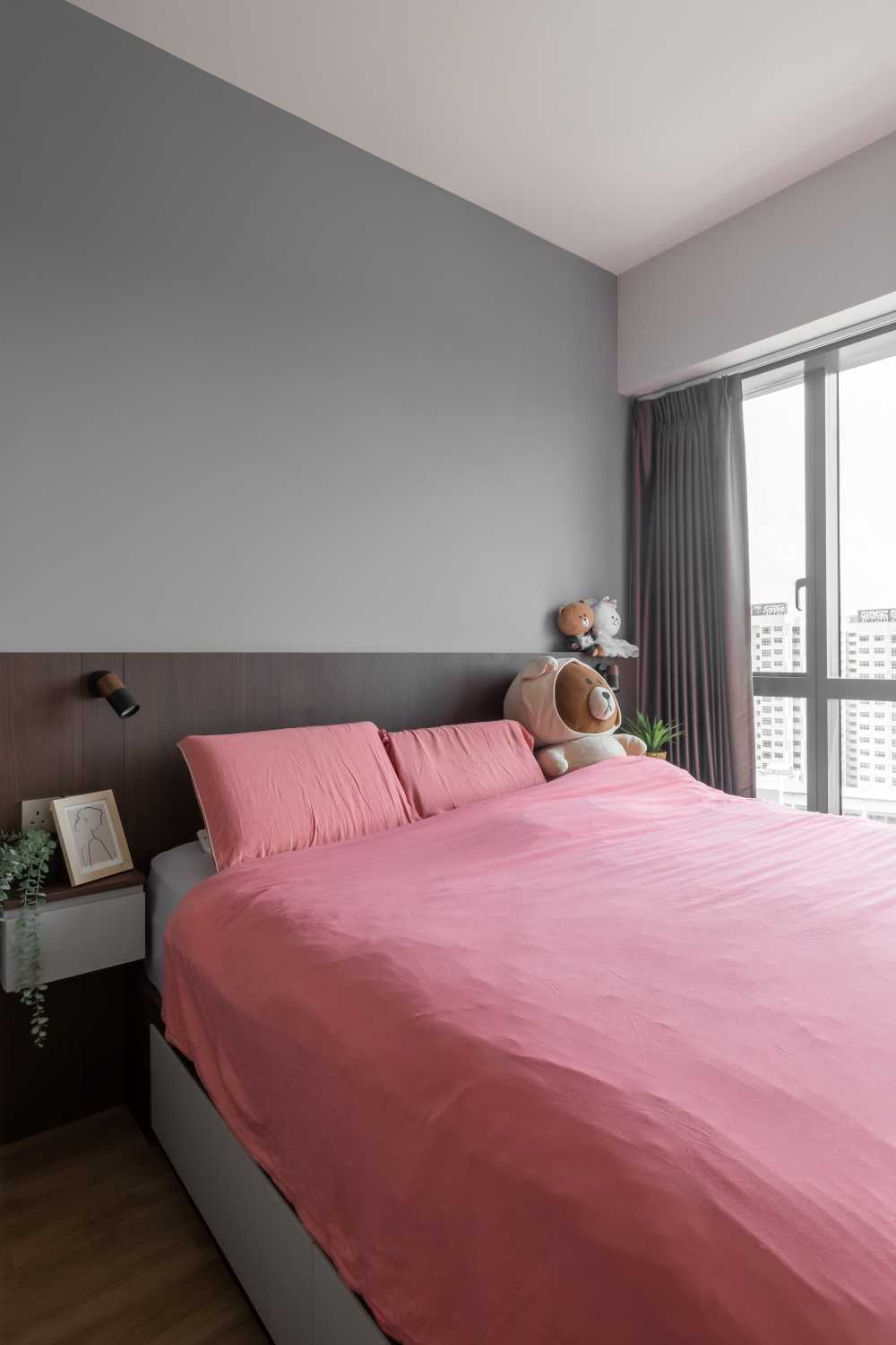 Contemporary Bedroom with Vinyl Flooring and Closet