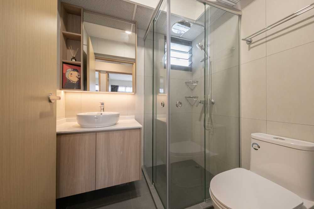 Minimalist Bathroom with Mirror and Bathroom Storage