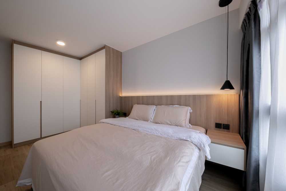 Minimalist Bedroom with Wardrobe and Queen Bed