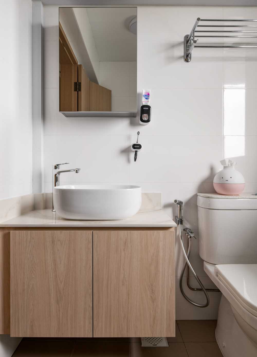 Minimalist Bathroom with Mirror and Bathroom Storage