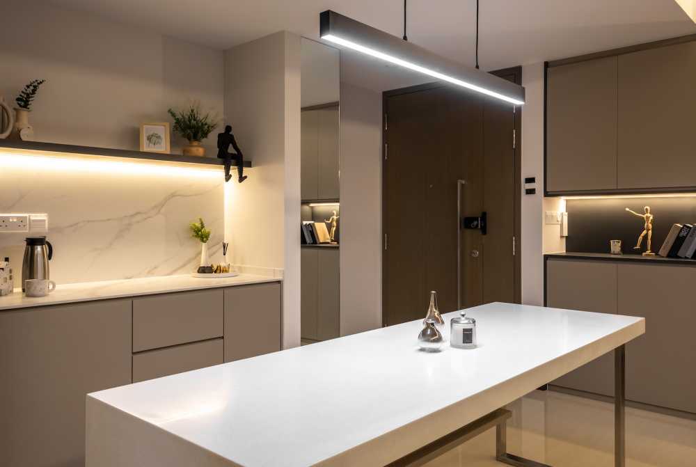 Modern Dining Room with Drop Light and Kitchen Island