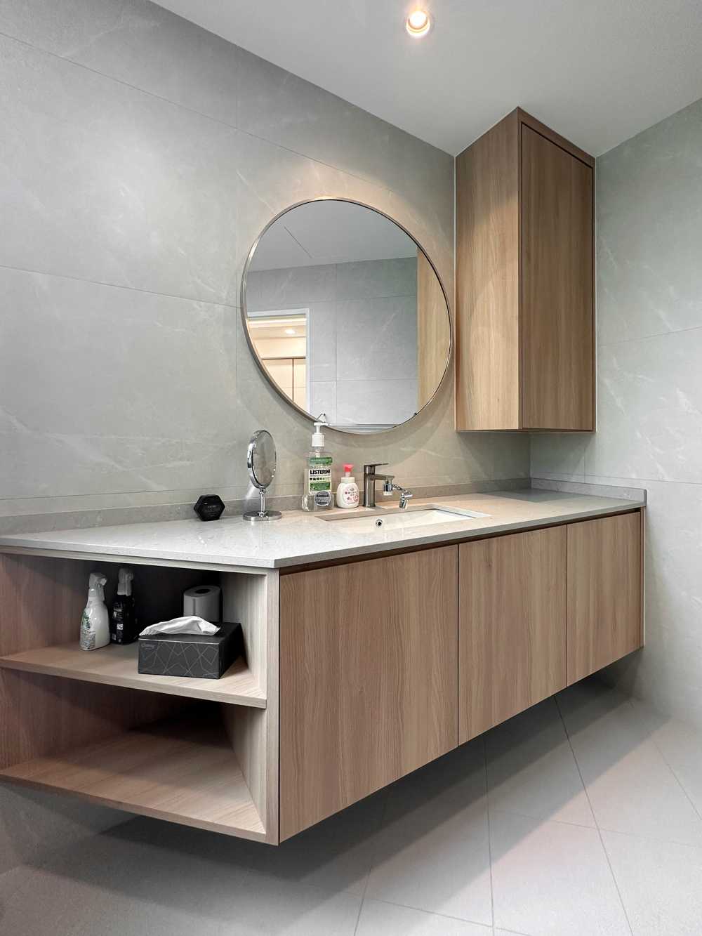 Scandinavian Bathroom with Mirror and Paintings
