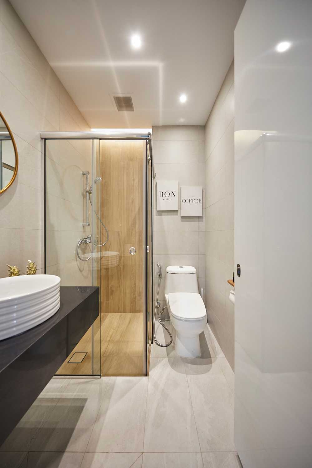 Scandinavian Bathroom with Shower Screen and Bathroom Sinks