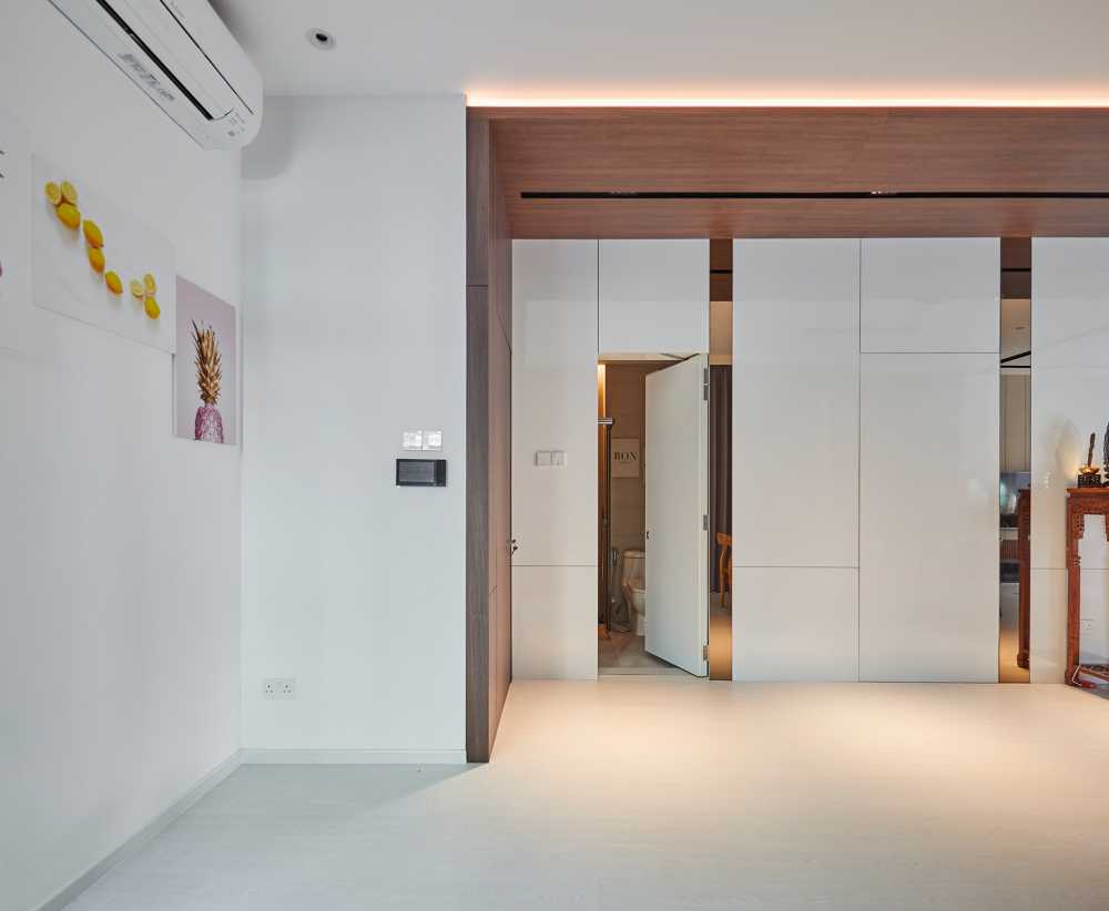 Scandinavian Dining Room with Panelling and Paintings