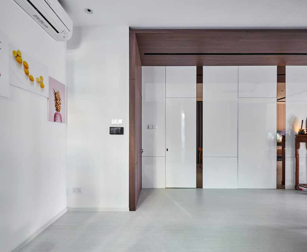 Scandinavian Dining Room with Panelling and Paintings