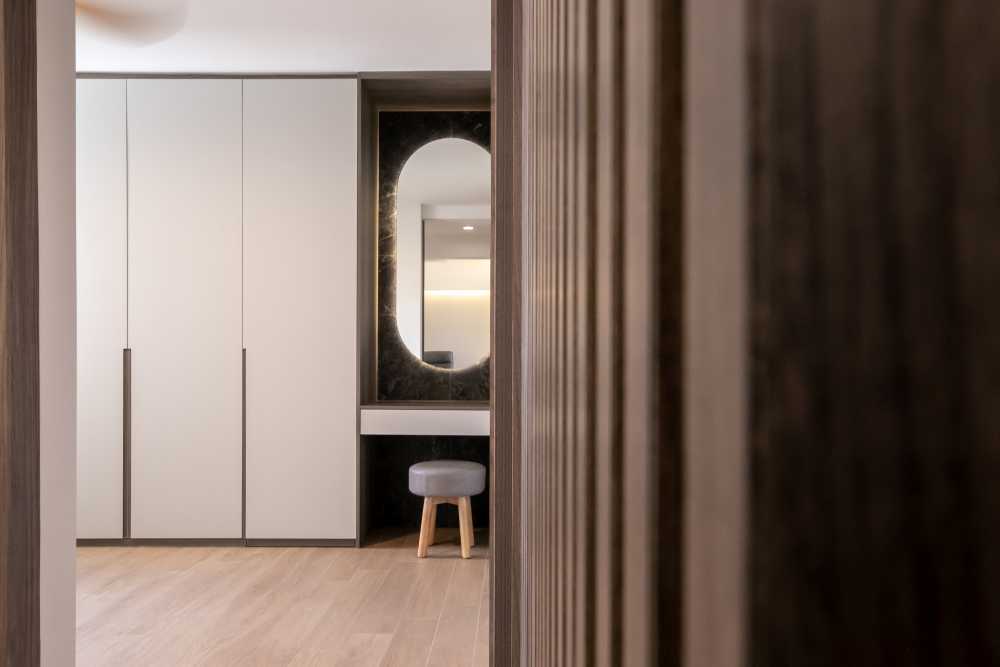 Minimalist Bedroom with Vinyl Flooring and Closet
